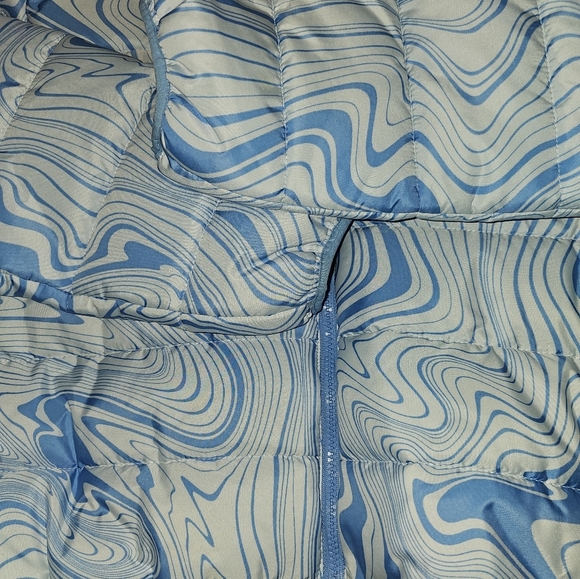 Puffer jacket blue & white marbled swirl size Small fashion-forward winter coat - Picture 6 of 8